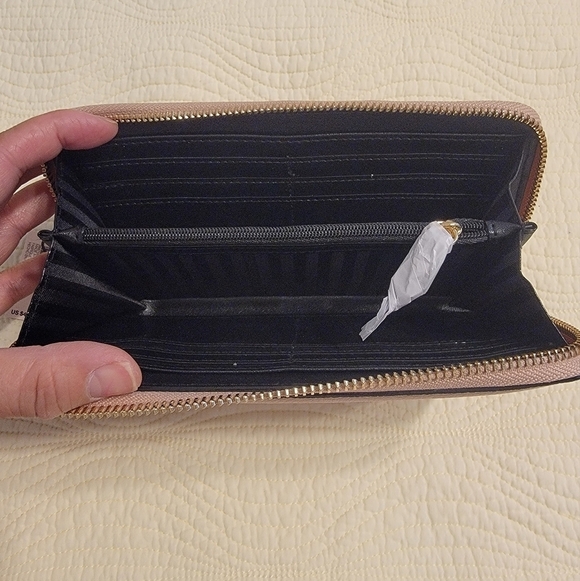 NWT Victoria's Secret Zippered Wallet - Picture 6 of 9